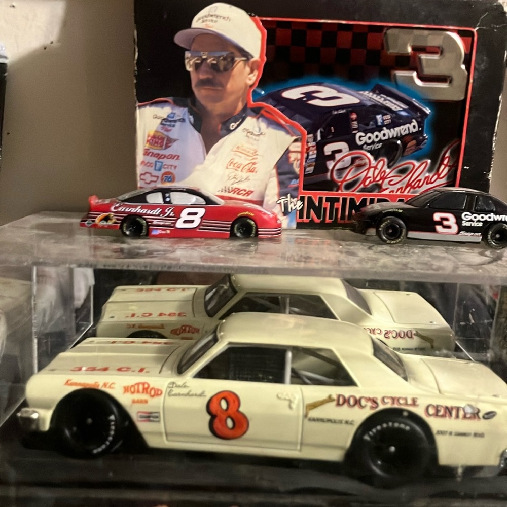 1999 Dale Earnhardt collectible tin ,playing cards,